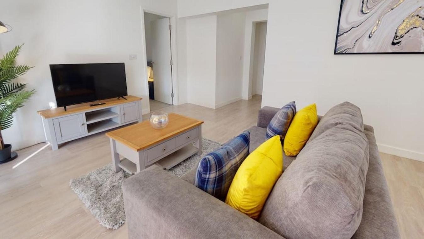 Luxury Apartment - Town Centre North Stevenage Buitenkant foto